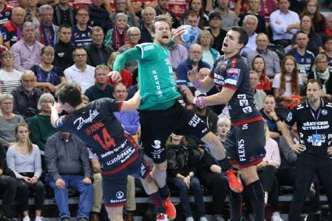 Kasper Soendergaard Skjern Handbold 22 against Hampus Wanne SG Flensburg Handewitt 14 and Rasmus Lauge Schmidt SG Flensburg Handewitt 25 Flensburg Schleswig Holstein Germany Flens Arena Copyright: xAgentur54Gradx xSpeedphotosx