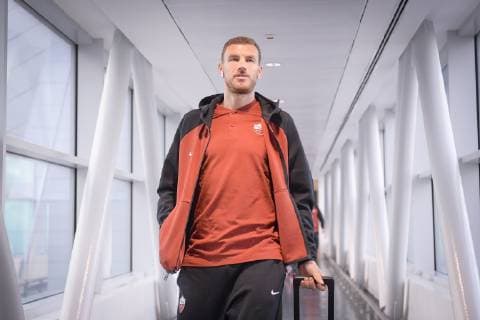 Fußball, CL, AS Rom auf dem Weg nach Moskau Photo Fabio Rossi AS Roma LaPresse 05 11 2018 Fiumicino (Italy) AS Roma Team leaving for Moscow In the pic: Dzeko  Copyright: xLaPresse ASxRoma FabioxRossix