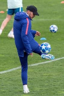 Atletico Madrid s head coach Diego Simeone leads a training session of the team at the Wanda Sports City in Madrid, Spain, 05 November 2018, on the eve of a UEFA Champions League soccer match between Atletico Madrid and Borussia Dortmund at the Wanda Metropolitan stadium in Madrid. Atletico Madrid training session !ACHTUNG: NUR REDAKTIONELLE NUTZUNG!  Copyright: xRodrigoxJiménezx GRAF1988 20181105-636770360636876531