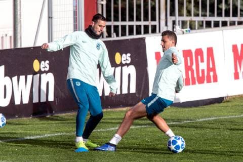 Atletico Madrid s Nikola Kalinic (L) and Rodrigo Hernandez (R) attend a training session of the team at the Wanda Sports City in Madrid, Spain, 05 November 2018. Atletico Madrid will face Borussia Dortmund in their UEFA Champions League group A soccer match on 06 November 2018. Atletico Madrid training session !ACHTUNG: NUR REDAKTIONELLE NUTZUNG!  Copyright: xRodrigoxJiménezx GRAF2003 20181105-636770371238500969