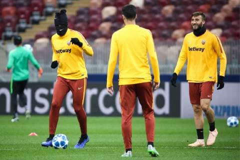 MOSCOW, RUSSIA - NOVEMBER 6, 2018: A.S. Roma s Juan Jesus (L), Bryan Cristante (R) during a training session ahead of the 2018-19 UEFA Champions League Group Stage match against CSKA Moscow scheduled for November 7, 2018. Valery Sharifulin TASS  TS0966B9