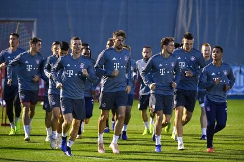 Robert LEWANDOWSKI Bayern Muenchen Mats HUMMELS Bayern Muenchen Leon GORETZKA Bayern Muenchen Niklas SUELE Bayern Muenchen Serge GNABRY FC Bayern Muenchen Altion Lauftraining Final training FC Bayern Muenchen before the Champions League match against AEK Athens Training grounds at Saebener Strasse Soccer on 06 11 2018
