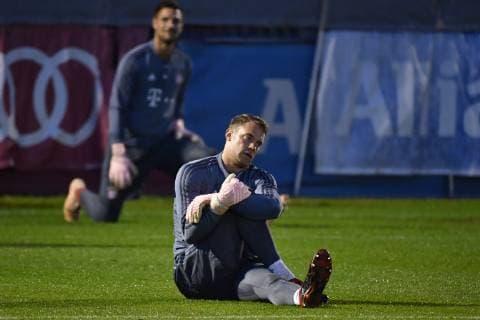 Manuel NEUER Goalkeeper FC Bayern Muenchen action single picture clipping whole body whole figure final training FC Bayern Muenchen before the Champions League match against AEK Athens training area at Saebener Strasse football on 06 11 2018