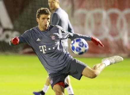 Thomas Mueller shoots football FC Bayern Munich final training before the CL match against AEK Athens FC 06 11 2018 DFL UND DFB REGULATIONS PROHIBIT ANY USE OF PHOTOGRAPHS AS IMAGE SEQUENCES AND OR QUASI VIDEO
