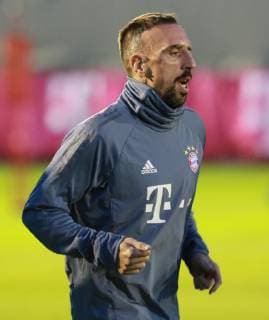 Franck Ribery runs football FC Bayern Munich final training before the CL match against AEK Athens FC 06 11 2018 DFL UND DFB REGULATIONS PROHIBIT ANY USE OF PHOTOGRAPHS AS IMAGE SEQUENCES AND OR QUASI VIDEO