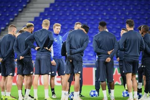 06 11 2018 xmeix Football UEFA Champions League Press Conference Final Training Olympique Lyon TSG 1899 Hoffenheim emspor v l Hoffenheims Coach Julian Nagelsmann TSG 1899 Hoffenheim in the circle of players DFL DFB REGULATIONS PROHIBIT ANY USE OF PHOTOGRAPHS as IMAGE SEQUENCES and or QUASI VIDEO Lyon prio:1