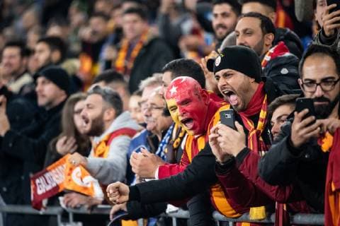 06 11 2018 xkvx Football UEFA Champions League FC Schalke 04 Galatasaray Istanbul emspor v l Galatasaray Istanbul Fans Flags Vocals Scarf Mood DFL DFB REGULATIONS PROHIBIT ANY USE OF PHOTOGRAPHS as IMAGE SEQUENCES and or QUASI VIDEO Gelsenkirchen