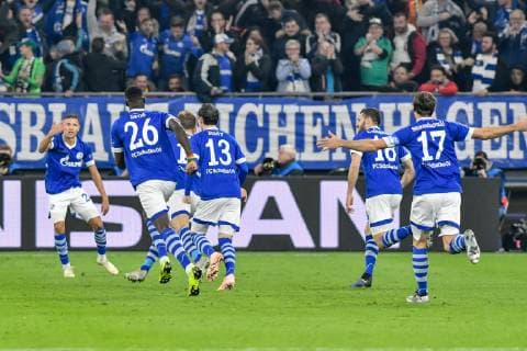 GER CL FC Schalke 04 vs Galatasaray Istanbul 06 11 2018 Veltins Arena Gelsenkirchen GER CL FC Schalke 04 vs Galatasaray Istanbul DFL regulations prohibit any use of photographs as image sequences and or quasi video in picture the team of Schalke cheers after the goal to 1 0 scorer Guido Burgstaller 19 FC Schalke 04 nph Mauelshagen nph00321