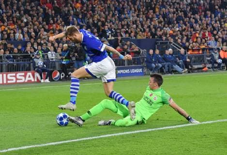 06 11 2018 Football UEFA Champions League Season 2018 2019 Preliminary Round 4 Matchday FC Schalke 04 Galatasaray Istanbul Guido Burgstaller Schalke 04 li wins against Fernando Muslera Galatasaray Istanbul and scores goal to 1 0 Team2