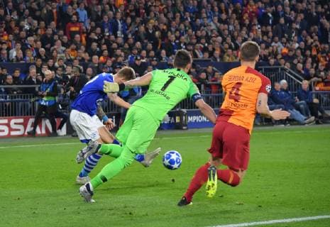 06 11 2018 Football UEFA Champions League Season 2018 2019 Preliminary Round 4 Matchday FC Schalke 04 Galatasaray Istanbul Guido Burgstaller Schalke 04 li wins against Fernando Muslera Galatasaray Istanbul and scores goal to 1 0 Team2