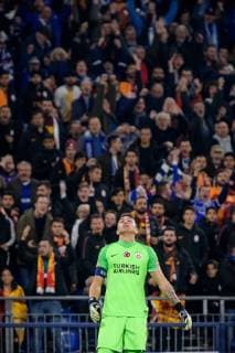 Goalkeeper Fernando Muslera Galatasary Istanbul 1 after the goal to 1-0 at the Champions League match between FC Schalke 04 and Galatasaray Istanbul on 06 11 2018 FC Schalke 04 vs. Galatasaray Istanbul Champions League Group Phase 06 11 2018 Gelsenkirchen Copyright: xSchuelerx xEibnerx-xPressefotox EP_EER