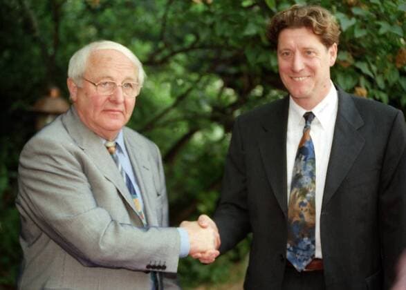 HJK The soccer player Toni Schumacher and the president of the soccer club Fortunay Koeln Köln Jean Loehring Löhring at the signing of Schumacher as head coach on 01 08 1998 exact recording date estimated The soccer player Toni Schumacher and the president of the soccer club Fortuna Cologne Jean Loehring at the signing of Schumacher as head coach on 01 08 1998 exact recording date