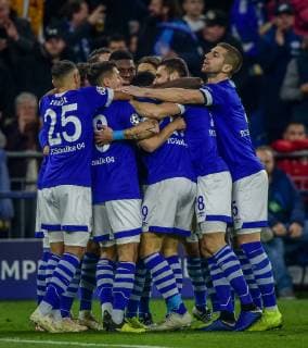 Gelsenkirchen Germany 06 11 2018 UEFA Champions League 2018 19 Season Back Round Group Phase Group D 4 Matchday FC Schalke 04 Galatasaray Istanbul Guido Burgstaller FC Schalke 04 cheer for goal cheering after his goal to 1 0 DeFodi520