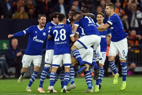 Championsleague FC Schalke 04 Galatasaray Istanbul 06 11 2018 Jubilation of the Schalker after the 1 0 V l Uth Rudy half verd Schöpf Scorer Burgstaler embraced by Caligiuri and Nastasic Hinten Embolo Sane and Stambouli DFL REGULATIONS PROHIBIT ANY USE OF PHOTOGRAPHS AS IMAGE SEQUENCES AND OR QUASI VIDEO HM