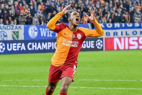 GER CL FC Schalke 04 vs Galatasaray Istanbul 06 11 2018 Veltins Arena Gelsenkirchen GER CL FC Schalke 04 vs Galatasaray Istanbul DFL regulations prohibit any use of photographs as image sequences and or quasi video in picture penalty area scene missed scoring chance by Garry Rodrigues 7 Galatasaray nph Mauelshagen nph00321