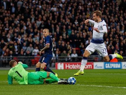 Football - 2017 2018 UEFA Champions League - Group B: Tottenham Hotspur vs. PSV Eindhoven Jeroen Zoet (PSV Eindhoven) saves from Christian Eriksen (Tottenham FC) at Wembley Stadium. COLORSPORT DANIEL BEARHAM  csp_tot_psv_061118_