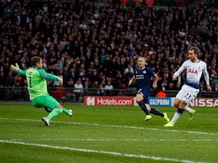 Football - 2017 2018 UEFA Champions League - Group B: Tottenham Hotspur vs. PSV Eindhoven Jeroen Zoet (PSV Eindhoven) saves from Christian Eriksen (Tottenham FC) at Wembley Stadium. COLORSPORT DANIEL BEARHAM  csp_tot_psv_061118_