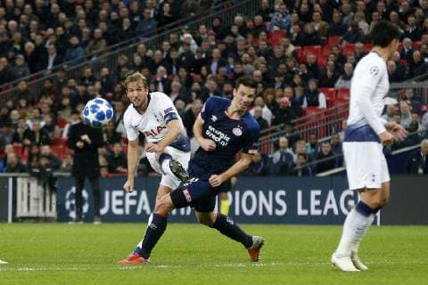 (L-R), Harry Kane of Tottenham Hotspur, Nick Viergever of PSV during the UEFA Champions League group C match between Tottenham Hotspur FC and PSV Eindhoven at the Wembley stadium on November 06, 2018 in London, England UEFA Champions League 2018 2019 xVIxVIxImagesx xJeroenxPutmansxIVx 12695604