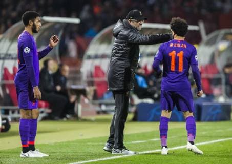 6th November 2018, Rajko Mitic Stadium, Belgrade, Serbia; UEFA Champions League football, Red Star Belgrade versus Liverpool; Coach Jurgen Klopp of Liverpool gives instructions to Mohamed Salah of Liverpool  ActionPlus12076872 NikolaxKrstic
