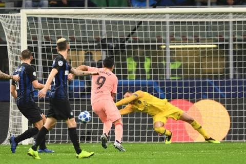 Fußball, CL, Inter Mailand - FC Barcelona Mg Milano 06 11 2018 - Champions League Inter-Barcellona foto Matteo Gribaudi Image nella foto: Luis Suarez-Samir Handanovic 
