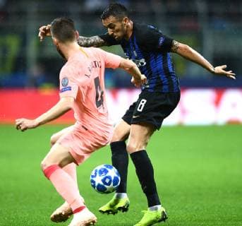 Fußball, CL, Inter Mailand - FC Barcelona Mg Milano 06 11 2018 - Champions League Inter-Barcellona foto Matteo Gribaudi Image nella foto: Matias Vecino-Ivan Rakitic 