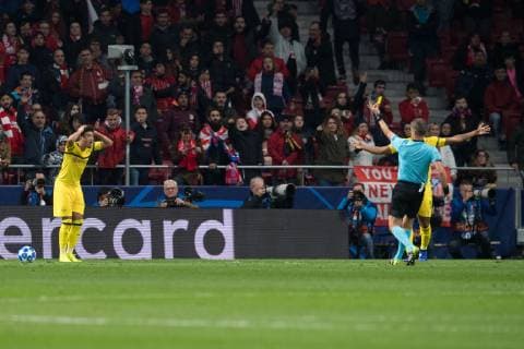 Football Champions League Group Phase 4 Matchday Atletico Madrid Borussia Dortmund on 06 11 2018 at Wanda Metropolitano in Madrid Yellow Card for Jadon Sancho Dortmund DFL Regulations prohibit any use of photographs as image sequences and or quasi video xMNx