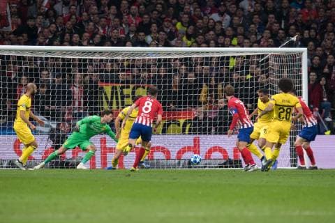 Football Champions League Group Phase 4 Matchday Atletico Madrid Borussia Dortmund on 06 11 2018 at Wanda Metropolitano in Madrid Goal to 1 0 by Saul Niguez Madrid DFL Regulations prohibit any use of photographs as image sequences and or quasi video xMNx