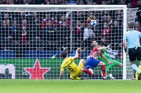 Atletico de Madrid Nikola Kalinic and Borussia Dortmund Thomas Delaney during group stage of UEFA Champions League match between Atletico de Madrid and Borussia Dortmund at Wanda Metropolitano in Madrid, Spain.November 06, 2018.  (5275024)