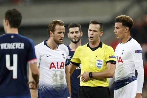(L-R), Harry Kane of Tottenham Hotspur, referee Ivan Kruzliak, Dele Alli of Tottenham Hotspur during the UEFA Champions League group C match between Tottenham Hotspur FC and PSV Eindhoven at the Wembley stadium on November 06, 2018 in London, England UEFA Champions League 2018 2019 xVIxVIxImagesx xJeroenxPutmansxIVx 12695751