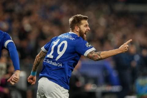 06 11 2018 Football Season 2018 2019 Champions League 4 Matchday FC Schalke 04 Galatasaray Istanbul Guido BURGSTALLER FC Schalke 04 cheers Gelsenkirchen Veltins Arena Germany