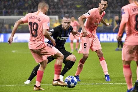 Fußball, CL, Inter Mailand - FC Barcelona Photo LaPresse Marco Alpozzi November 06, 2018 Milano (Italy) soccer Inter FC vs FC Barcellona - Champions League group stage - Group b - Giuseppe Meazza Stadium In the pic: Jordi Alba FC Barcelona Barca ; Radja Nainggolan (Inter F.C.) Sergio Busquets (FC Barcelona);  Copyright: xMarcoxAlpozzi LaPresse LaPresse x