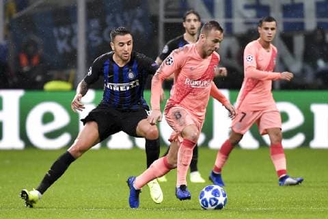 Fußball, CL, Inter Mailand - FC Barcelona Photo LaPresse Marco Alpozzi November 06, 2018 Milano (Italy) soccer Inter FC vs FC Barcellona - Champions League group stage - Group b - Giuseppe Meazza Stadium In the pic: MatIas Vecino (Inter F.C.)Arthur FC Barcelona Barca ;  Copyright: xMarcoxAlpozzi LaPresse LaPresse x