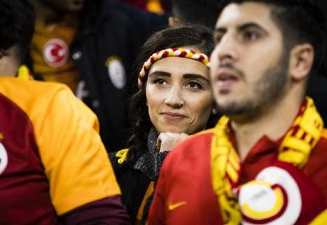 Gelsenkirchen 06 11 2018 Female Istanbul Fan FC Schalke 04 Galatasaray Istanbul