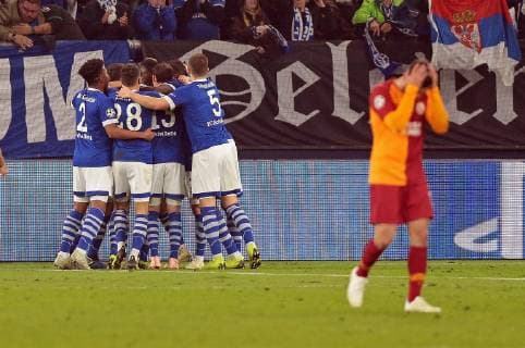 06 11 2018 xovx Football UEFA Champions League FC Schalke 04 Galatasaray Istanbul emspor Jubilation after the goal to 2 0 by Mark Uth FC Schalke 04 Action DFL DFB REGULATIONS PROHIBIT ANY USE OF PHOTOGRAPHS as IMAGE SEQUENCES and or QUASI VIDEO Gelsenkirchen