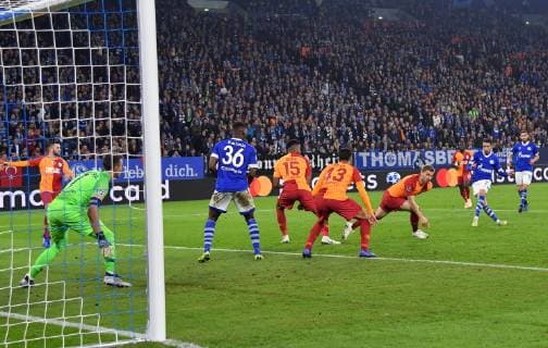 06 11 2018 Football UEFA Champions League Season 2018 2019 Preliminary round 4 Matchday FC Schalke 04 Galatasaray Istanbul Mark Uth FC Schalke 04 behind re scored the goal to 2 0 Team2