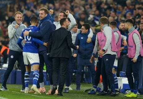 Gelsenkirchen Germany 06 11 2018 UEFA Champions League 2018 19 Season Back Round Group Phase Group D 4 Matchday FC Schalke 04 Galatasaray Istanbul Coach Domenico Tedesco S04 Cheers Goal Cheers after scoring 2 0 DeFodi521