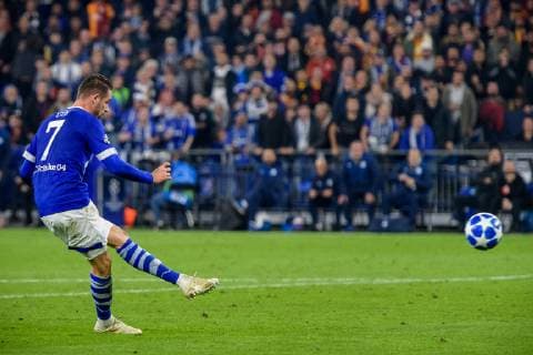 Mark Uth FC Schalke 04 7 with the goal to 2 0 at the Champions League match between FC Schalke 04 and Galatasaray Istanbul on 06 11 2018 FC Schalke 04 vs. Galatasaray Istanbul Champions League group stage 06 11 2018 Gelsenkirchen Copyright: xSchuelerx xEibnerx-xPressefotox EP_EER