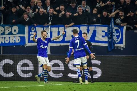 Gelsenkirchen Germany 06 11 2018 UEFA Champions League 2018 19 Season Back Round Group Phase Group D 4 Matchday FC Schalke 04 Galatasaray Istanbul cheer goal cheers for Max Uth FC Schalke 04 after his goal to 2 0 DeFodi520
