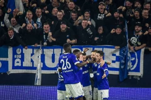 Gelsenkirchen Germany 06 11 2018 UEFA Champions League 2018 19 Season Back Round Group Phase Group D 4 Matchday FC Schalke 04 Galatasaray Istanbul cheer goal cheers for Max Uth FC Schalke 04 after his goal to 2 0 DeFodi520