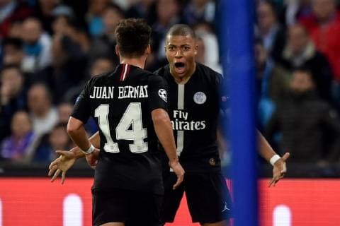 Fußball, CL, SSC Neapel - Paris St. Germain Fußball, CL, SSC Neapel - Paris St. Germain Goal celebration after score Juan Bernat PSG, with Mbappe. Napoli 06-11-2018 Stadio San Paolo Football Calcio UEFA Champions League 2018 2019 Group C Napoli - Paris Saint Germain Foto Antonietta Baldassarre Insidefoto AntoxBaldassarre