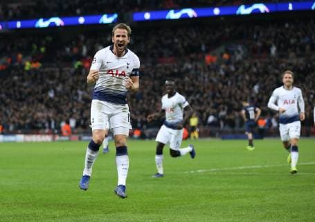 Sport Bilder des Tages Harry Kane of Tottenham heads the second goal during the UEFA Champions league Group B match at Wembley Stadium, London. Picture date 6th November 2018. Picture credit should read: Nigel French Sportimage EDITORIAL USE ONLY. No use with unauthorised audio, video, data, fixture lists, club league logos or live services. Online in-match use limited to 120 images, no video emulation. No use in betting, games or single club league player publications.