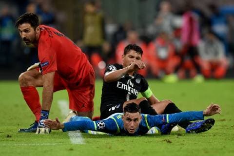 Fußball, CL, SSC Neapel - Paris St. Germain Foul of Gianluigi Buffon PSG on Jose Callejon Napoli,Thiago Silva PSG. Napoli 06-11-2018 Stadio San Paolo Football Calcio UEFA Champions League 2018 2019 Group C Napoli - Paris Saint Germain Foto Antonietta Baldassarre Insidefoto AntoxBaldassarre