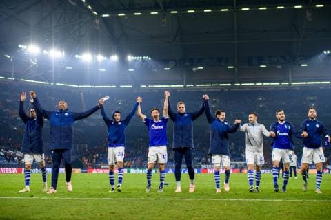 vl Mark Uth FC Schalke 04 7 Naldo FC Schalke 04 29 Alessandro Schoepf FC Schalke 04 28 Benjamin Stambouli FC Schalke 04 17 Goalkeeper Ralf Faehrmann FC Schalke 04 1 Sebastian Rudy FC Schalke 04 13 Steven Skrzybski FC Schalke 04 22 Daniel Caligiuri FC Schalke 04 18 and Guido Burgstaller FC Schalke 04 19 at the La Ola Wave at the Champions League match between FC Schalke 04 and Galatasaray Istanbul on 06 11 2018 FC Schalke 04 vs. Galatasaray Istanbul Champions League Group stage 06 11 2018 Gelsenkirchen Copyright: xSchuelerx xEibnerx-xPressefotox EP_EER