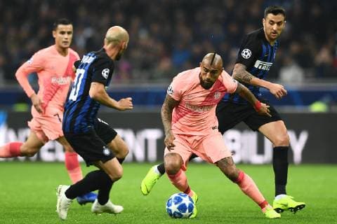 Fußball, CL, Inter Mailand - FC Barcelona Mg Milano 06 11 2018 - Champions League Inter-Barcellona foto Matteo Gribaudi Image nella foto: Arturo Vidal-Borja Valero-Matias Vecino 