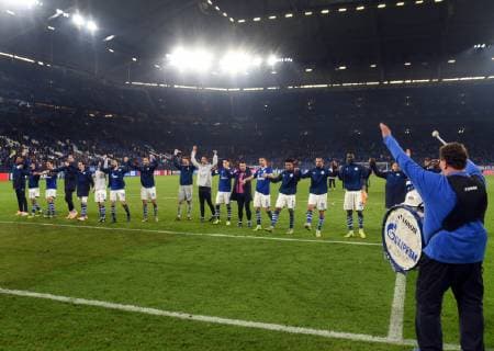 Championsleague FC Schalke 04 Galatasaray Istanbul 06 11 2018 The Schalker players celebrate in front of the fan block DFL REGULATIONS PROHIBIT ANY USE OF PHOTOGRAPHS AS IMAGE SEQUENCES AND OR QUASI VIDEO HM