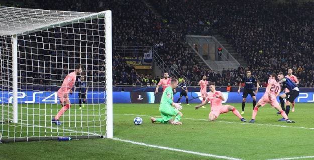 Fußball, CL, Inter Mailand - FC Barcelona Photo LaPresse - Spada November 06 , 2018 Milan ( Italy ) Soccer Inter vs Barcelona - Champions League - "San Siro Stadium " In the pic: Icardi goal 1-1  Copyright: xSpada LaPressex