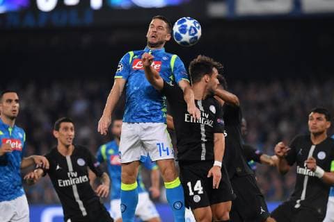 Fußball, CL, SSC Neapel - Paris St. Germain Photo Cafaro LaPresse November 6, 2018 Naples, Italy soccer SSC Napoli vs Paris Saint-Germain - UEFA Champions League 2018 19 season Group C matchday 4 - San Paolo stadium. In the pic: Dries Mertens (SSC Napoli), Juan Bernat (Paris Saint-Germain).  Copyright: xCafaro LaPressex