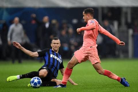 Fußball, CL, Inter Mailand - FC Barcelona Ivan Perisic of Internazionale and Philippe Coutinho of Barcelona compete for the ball during the Uefa Champions League 2018 2019 Group B football match between Internazionale and Barcelona in San Siro stadium, Milano, November, 06, 2018 Foto Andrea Staccioli Insidefoto andreaxstaccioli