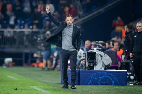 06 11 2018 xkvx Football UEFA Champions League FC Schalke 04 Galatasaray Istanbul emspor v l Coach Domenico Tedesco S04 Schalke 04 celebrates cheers DFL DFB REGULATIONS PROHIBIT ANY USE OF PHOTOGRAPHS as IMAGE SEQUENCES and or QUASI VIDEO Gelsenkirchen