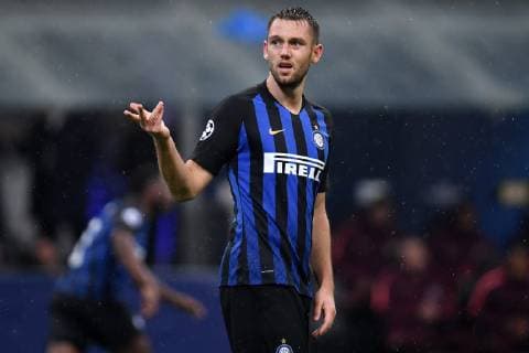 Fußball, CL, Inter Mailand - FC Barcelona Stefan De Vrij of Internazionale gestures during the Uefa Champions League 2018 2019 Group B football match between Internazionale and Barcelona in San Siro stadium, Milano, November, 06, 2018 Foto Andrea Staccioli Insidefoto andreaxstaccioli